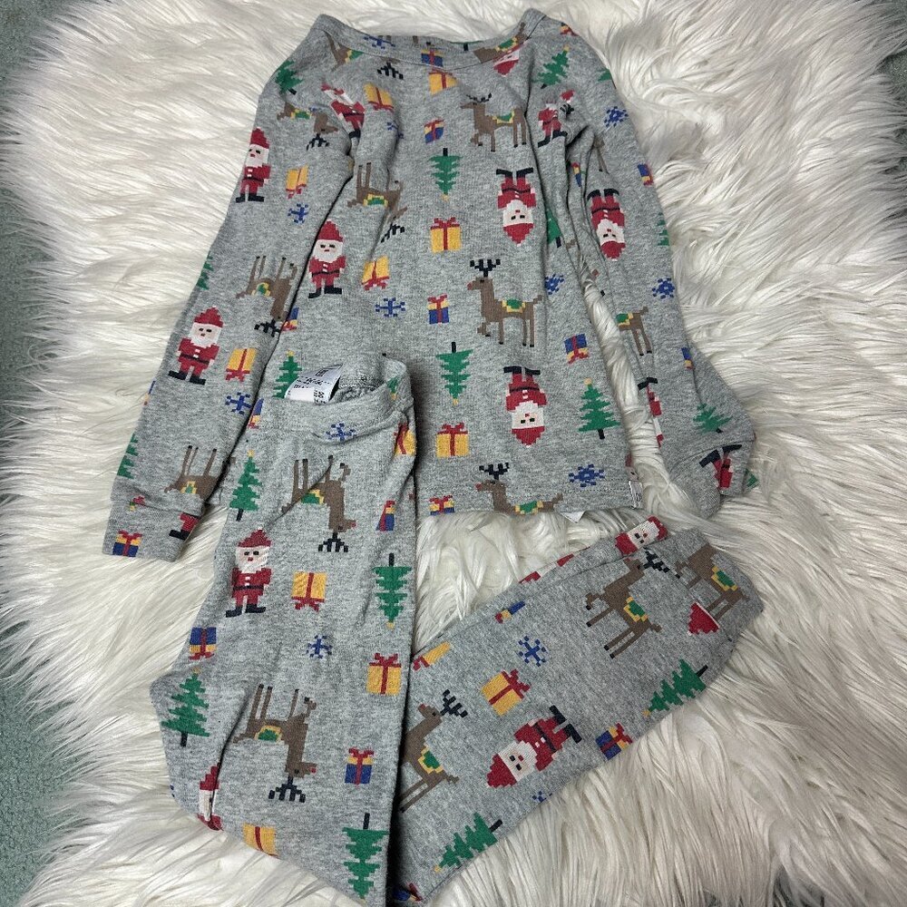 Baby Gap Christmas pajamas size 4T // 3930